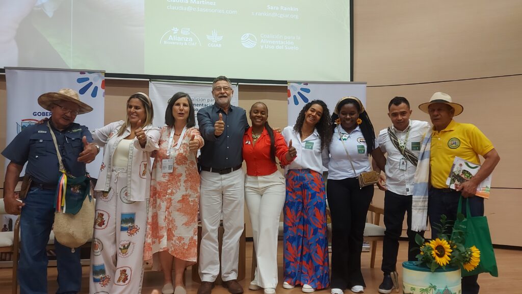 Procaña participó en el día de campo liderado por TNC, The Nature Conservancy, en la Reserva Natural El Hatico. - caña sostenible; caña ; cala orgánica ; agroecología; COP16; cultivadores de caña 